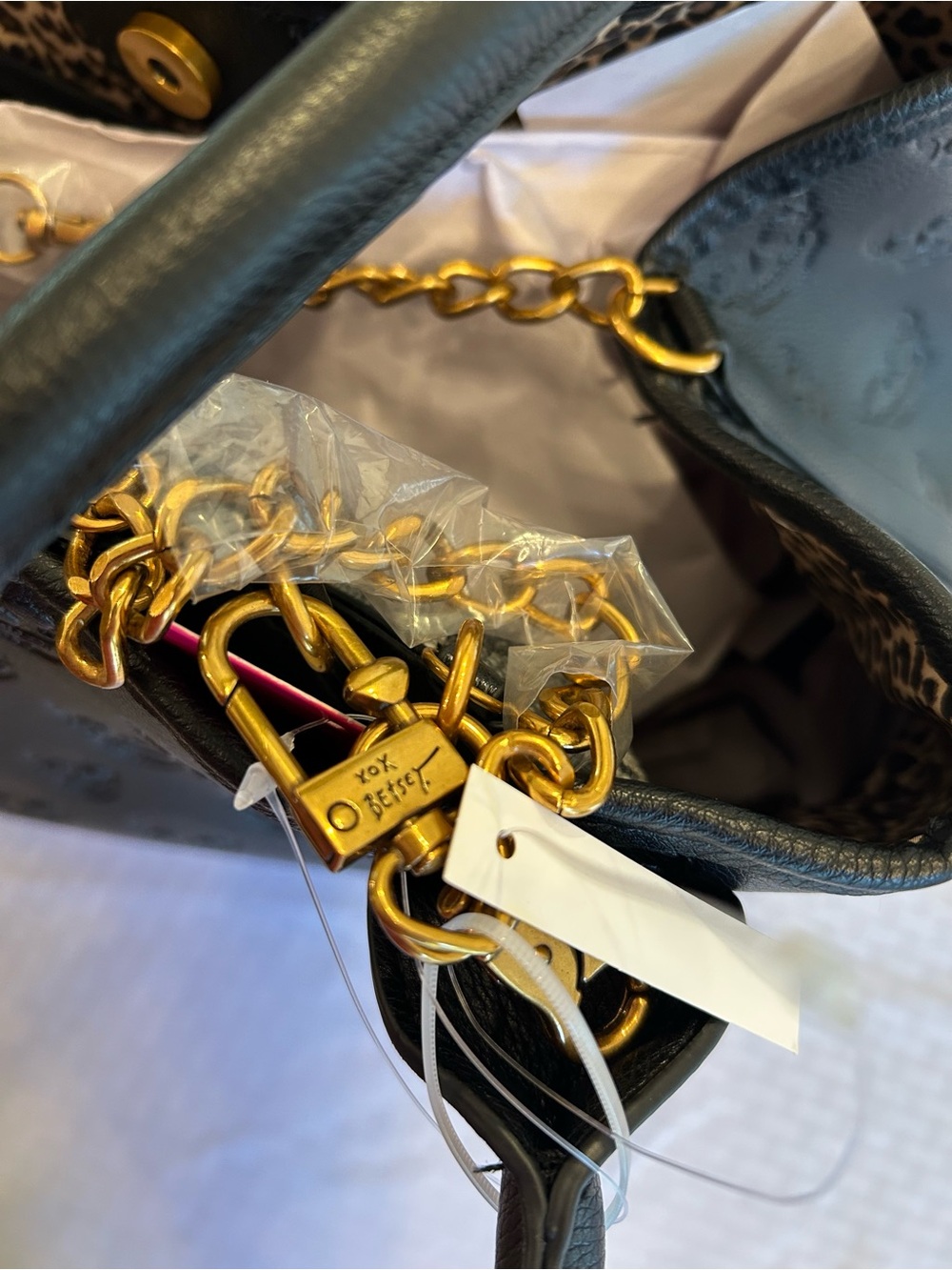 Betsey Johnson XOSTUDDY Large Black Tote Handbag with Skull Embossing BNWT - Picture 14 of 15